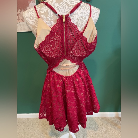 RED HOCO DRESS - Picture 4 of 5